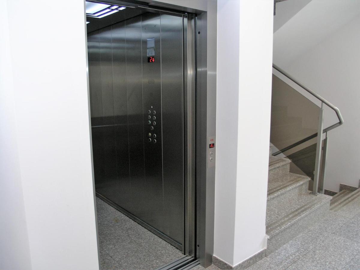 Apartament Metro Kowienska Varsó Kültér fotó
